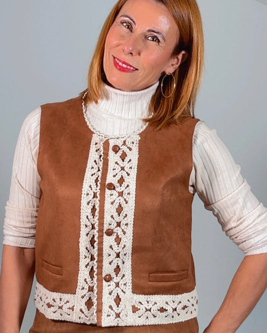 Chaleco antelina puntilla