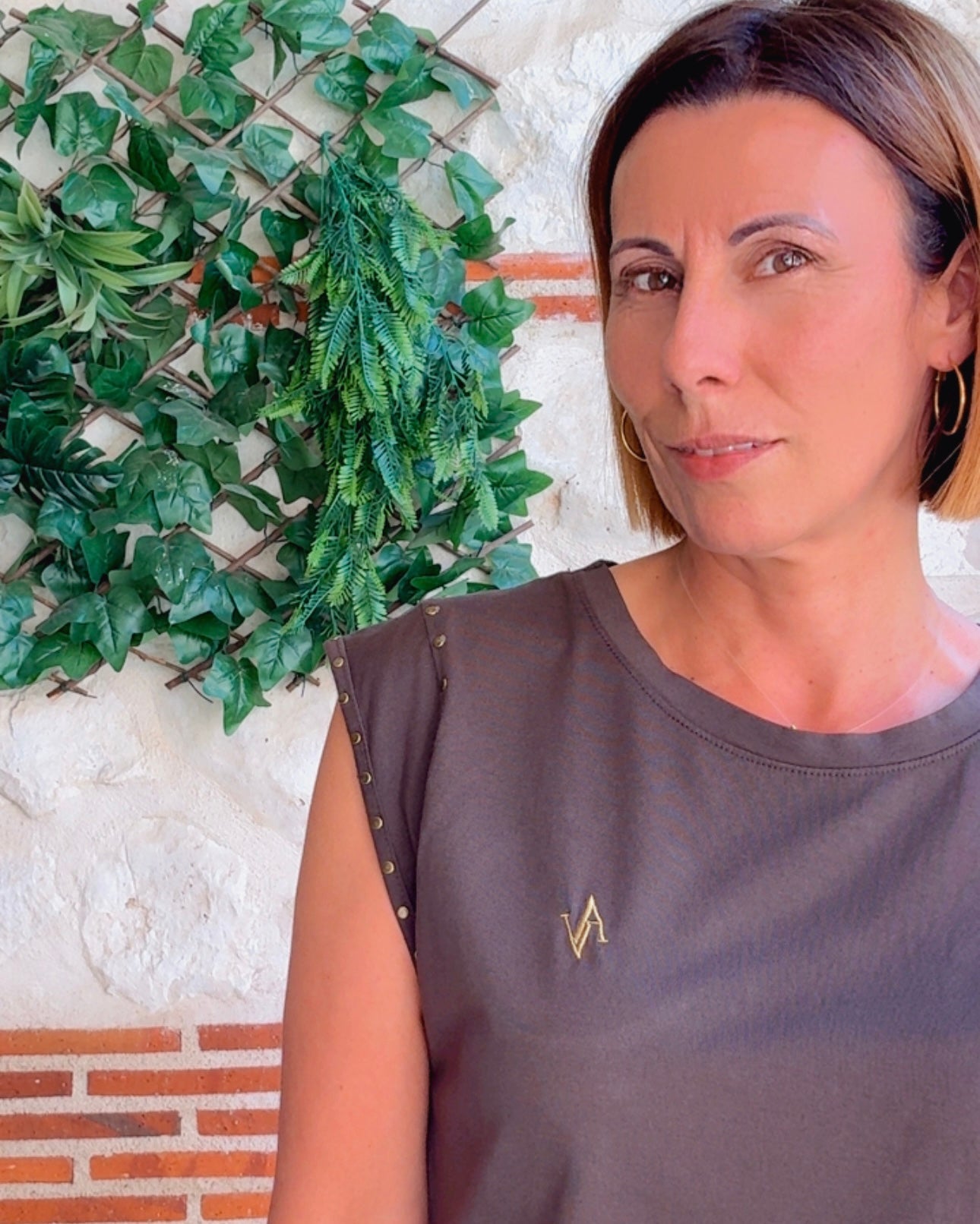 Camiseta Avore tachas chocolate