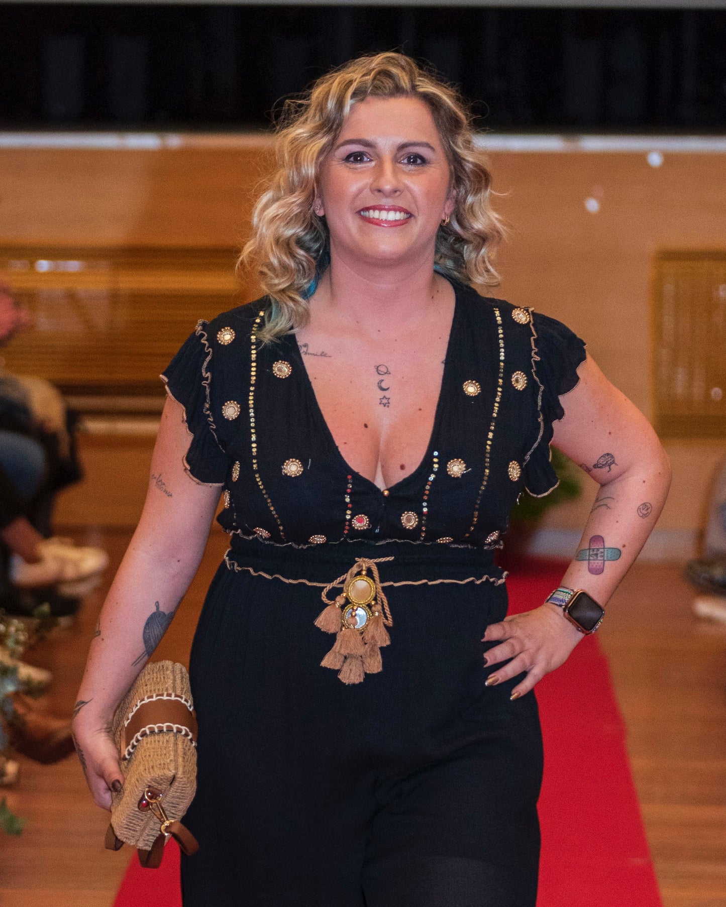 Mono boho espejos