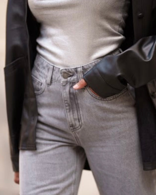 Jeans corte ancho gris