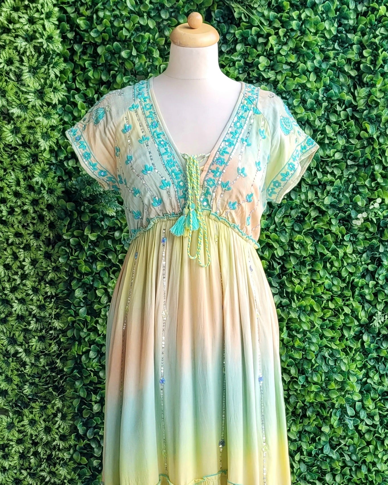 Vestido Tie dye bordado