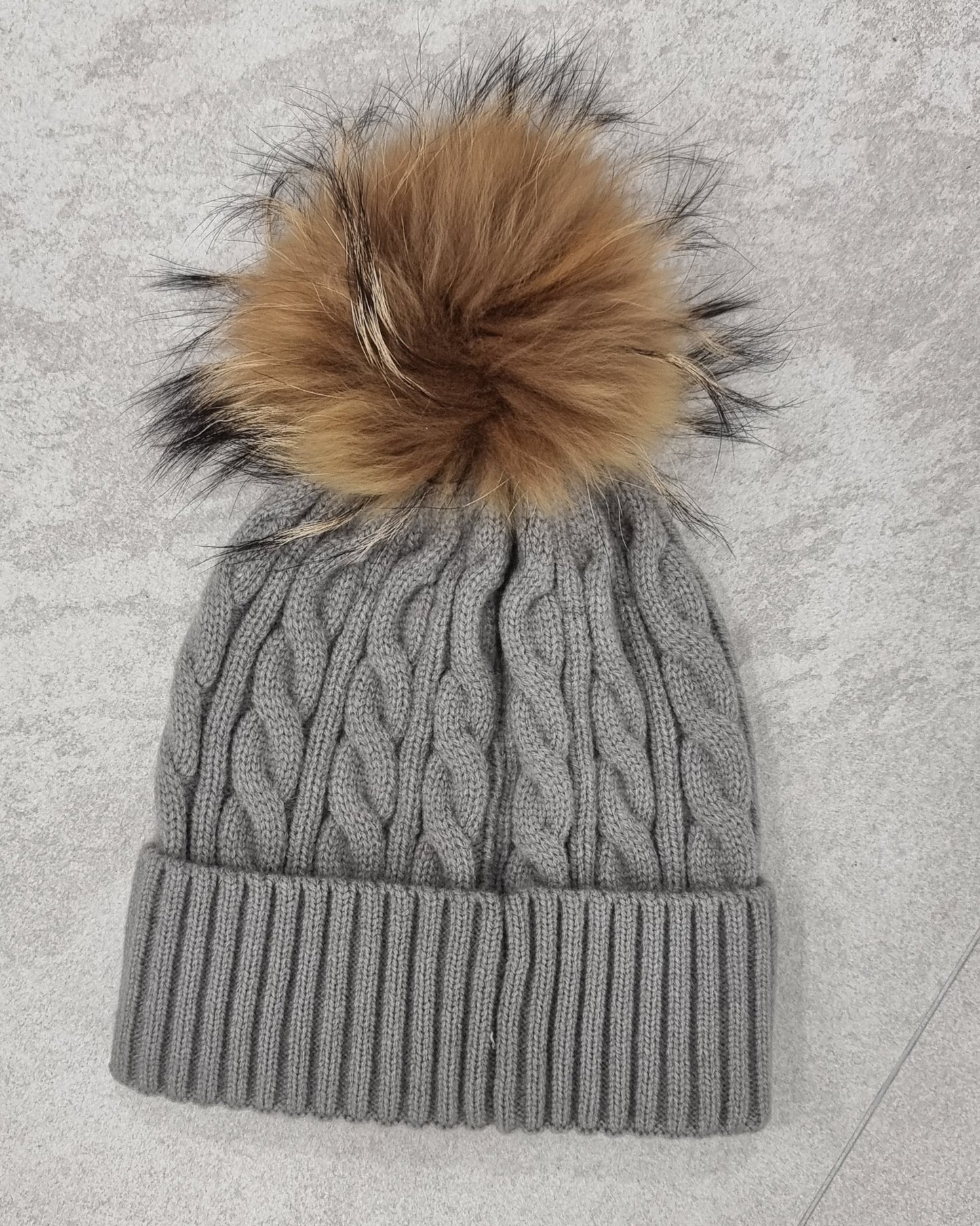 Gorro de lana con pompón