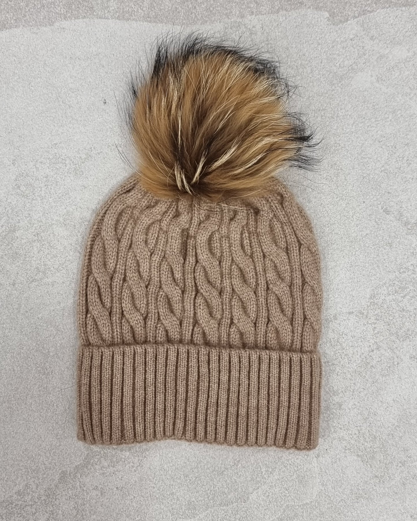 Gorro de lana con pompón