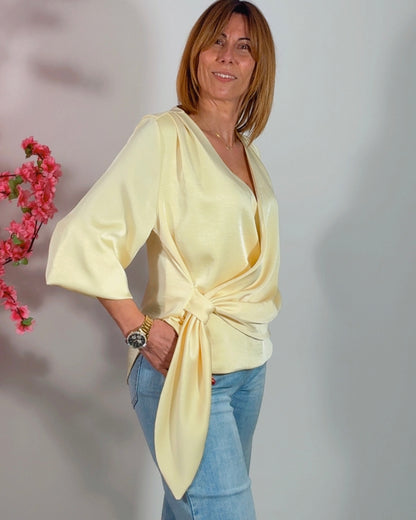 Blusa satinada lazo