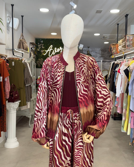 Bomber estampada Burdeos