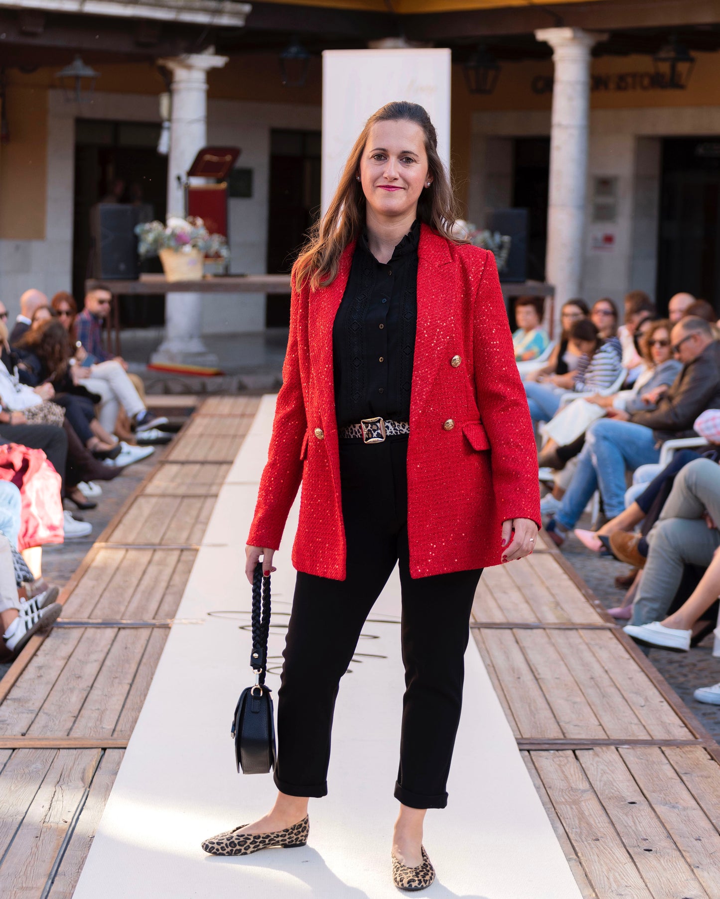 Blazer roja tweed lentejuela