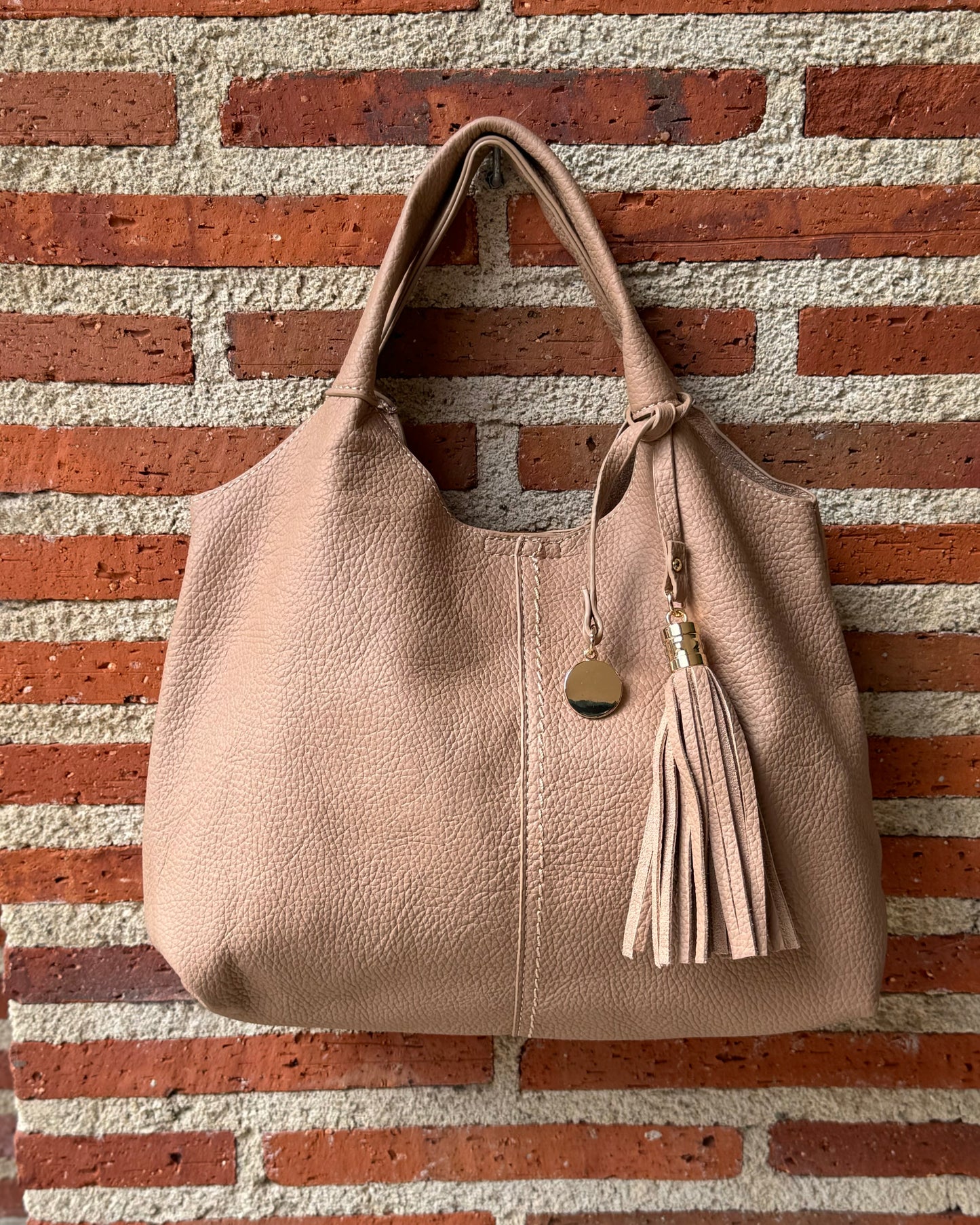 Bolso beige borla