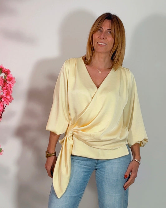 Blusa satinada lazo