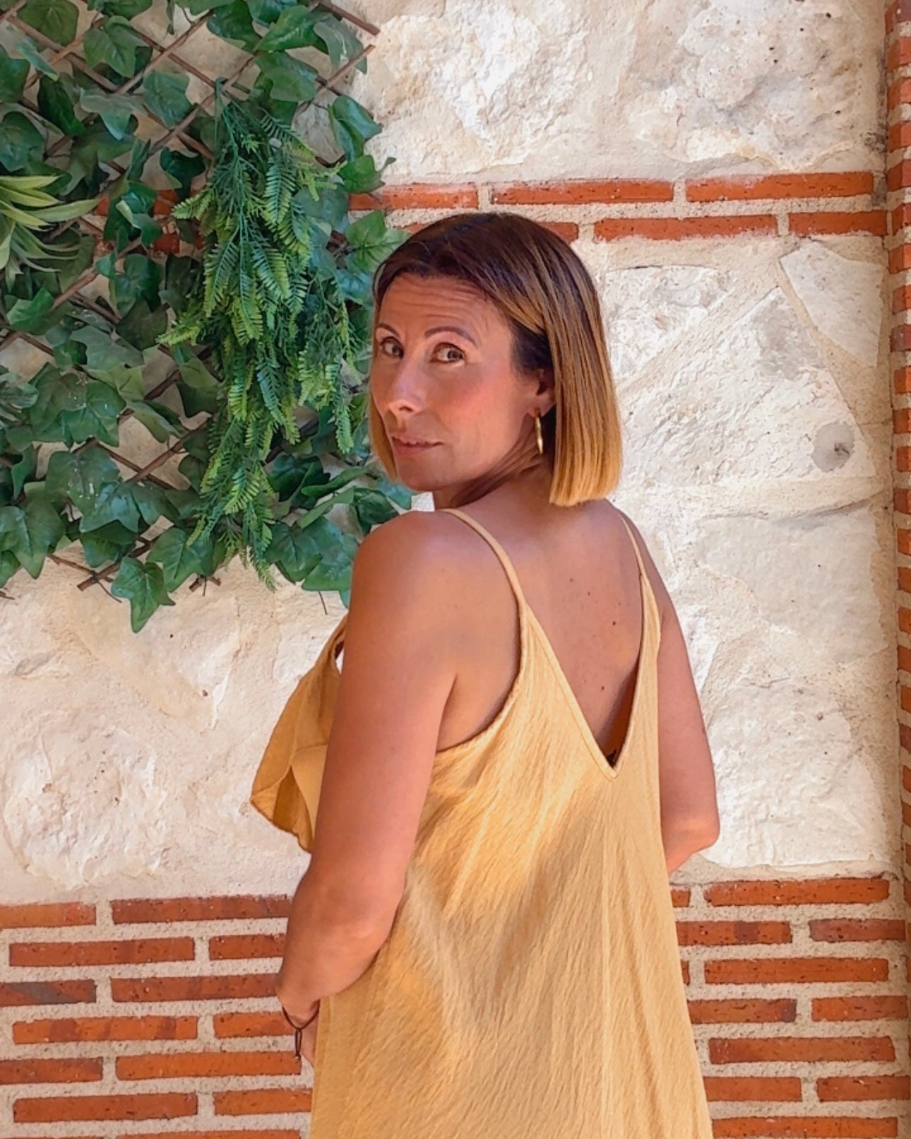 Vestido mostaza volantes