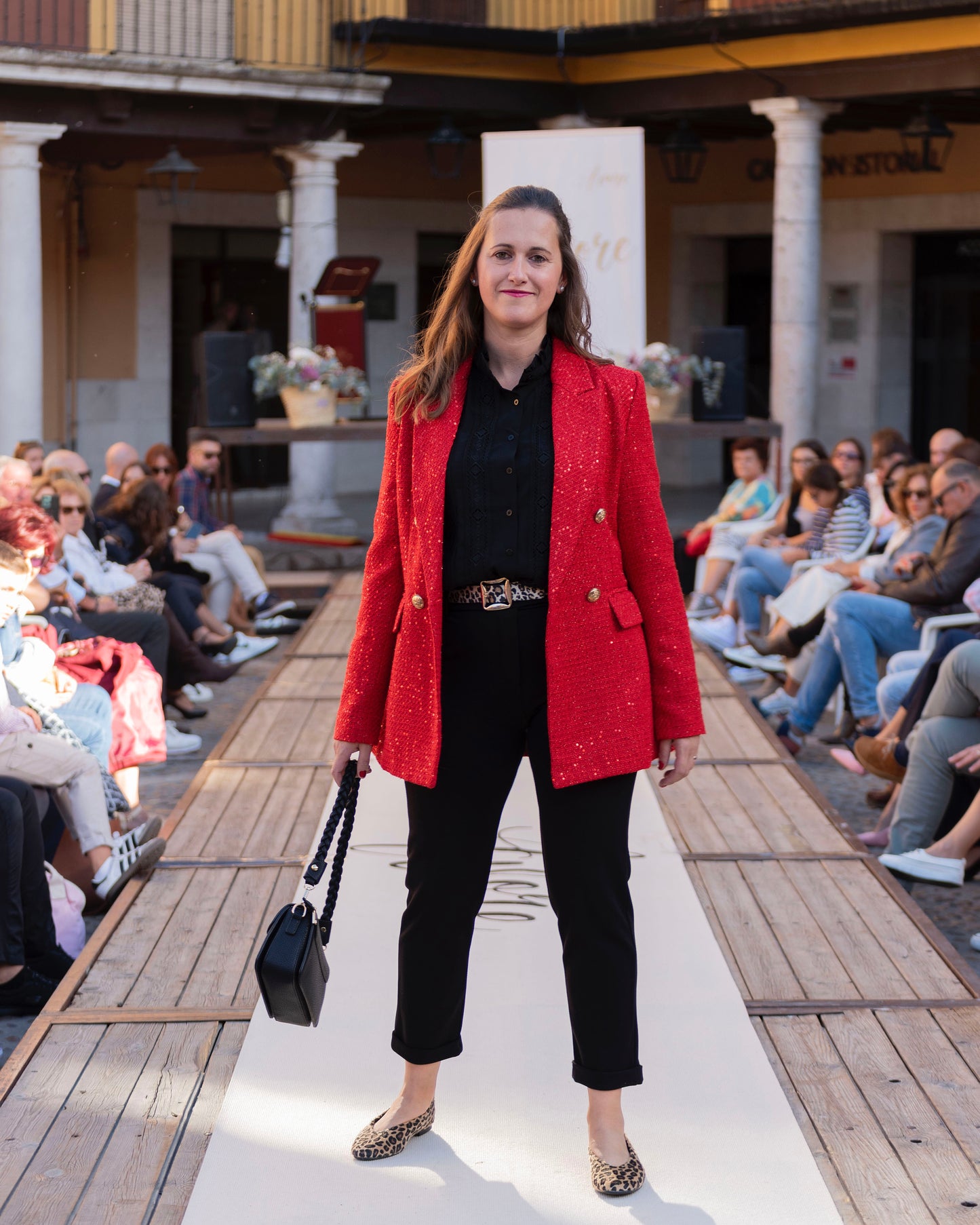 Blazer roja tweed lentejuela