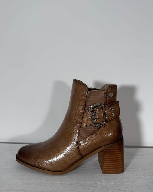 Botin charol beige XTI